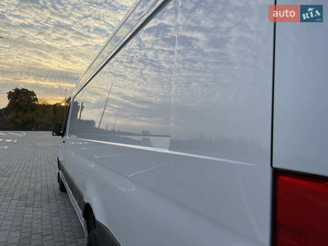 Белый Мерседес Sprinter, объемом двигателя 3 л и пробегом 6 тыс. км за 72000 $, фото 24 на Automoto.ua