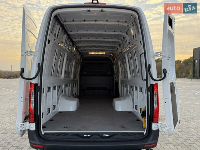 Белый Мерседес Sprinter, объемом двигателя 3 л и пробегом 6 тыс. км за 72000 $, фото 45 на Automoto.ua