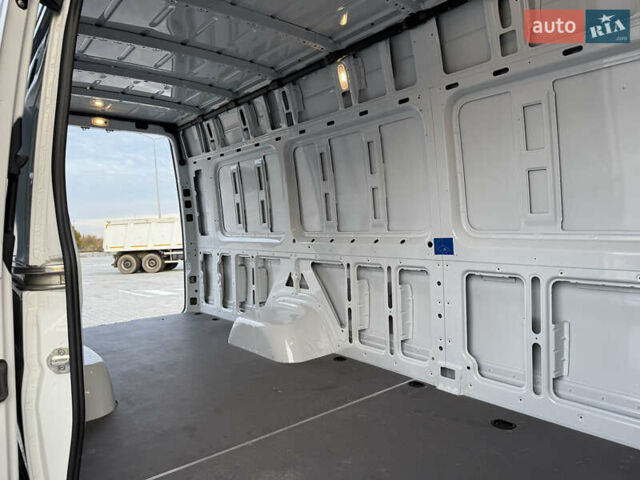 Белый Мерседес Sprinter, объемом двигателя 3 л и пробегом 6 тыс. км за 72000 $, фото 55 на Automoto.ua