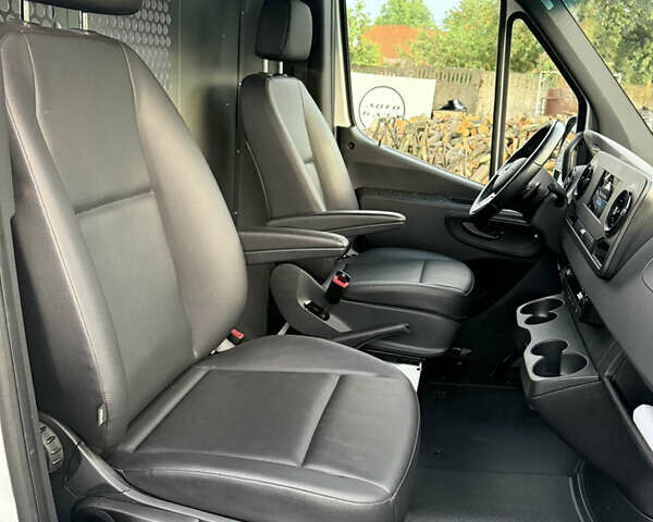 Белый Мерседес Sprinter, объемом двигателя 2.99 л и пробегом 121 тыс. км за 43400 $, фото 13 на Automoto.ua