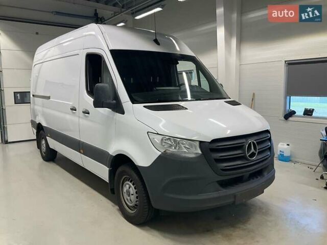 Белый Мерседес Sprinter, объемом двигателя 2 л и пробегом 208 тыс. км за 27000 $, фото 2 на Automoto.ua