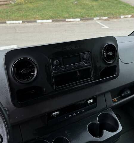 Белый Мерседес Sprinter, объемом двигателя 3 л и пробегом 207 тыс. км за 37000 $, фото 24 на Automoto.ua