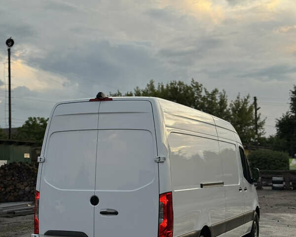 Белый Мерседес Sprinter, объемом двигателя 2.99 л и пробегом 121 тыс. км за 43400 $, фото 2 на Automoto.ua