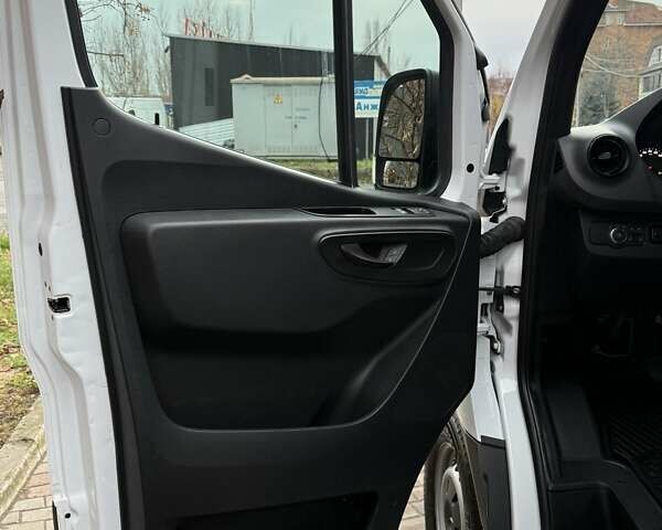Белый Мерседес Sprinter, объемом двигателя 2 л и пробегом 210 тыс. км за 29850 $, фото 21 на Automoto.ua