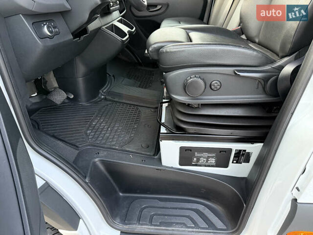Белый Мерседес Sprinter, объемом двигателя 3 л и пробегом 6 тыс. км за 72000 $, фото 59 на Automoto.ua