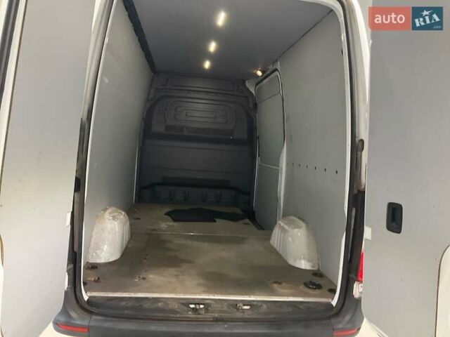 Белый Мерседес Sprinter, объемом двигателя 2 л и пробегом 208 тыс. км за 27000 $, фото 4 на Automoto.ua