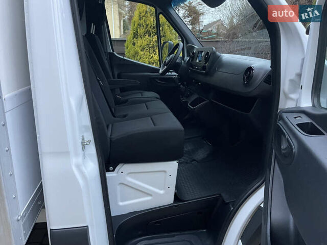 Белый Мерседес Sprinter, объемом двигателя 2.2 л и пробегом 179 тыс. км за 31000 $, фото 6 на Automoto.ua