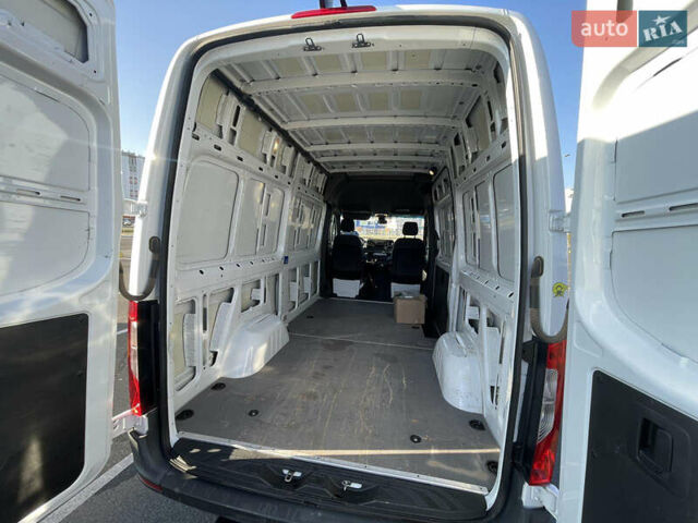 Белый Мерседес Sprinter, объемом двигателя 3 л и пробегом 69 тыс. км за 34999 $, фото 4 на Automoto.ua