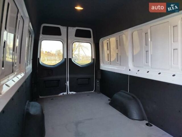 Белый Мерседес Sprinter, объемом двигателя 2.99 л и пробегом 129 тыс. км за 42900 $, фото 7 на Automoto.ua