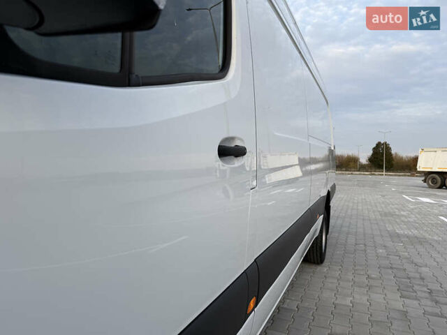 Белый Мерседес Sprinter, объемом двигателя 3 л и пробегом 6 тыс. км за 72000 $, фото 28 на Automoto.ua