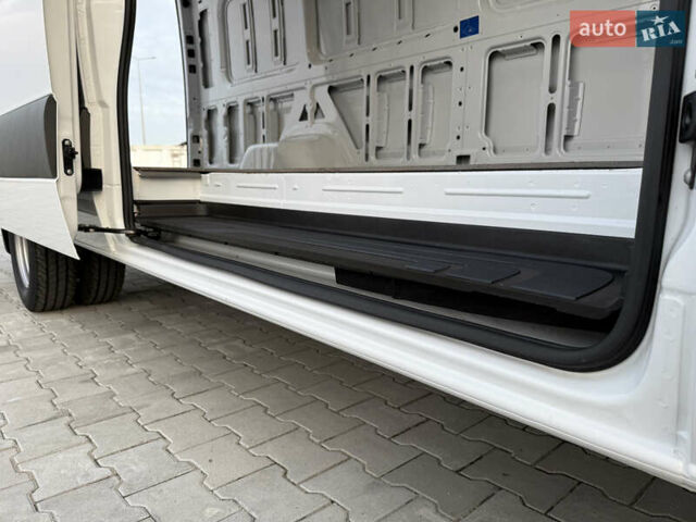 Белый Мерседес Sprinter, объемом двигателя 3 л и пробегом 6 тыс. км за 72000 $, фото 53 на Automoto.ua
