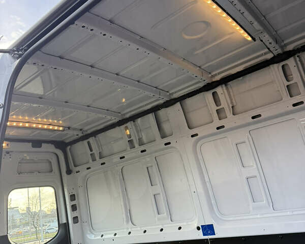 Белый Мерседес Sprinter, объемом двигателя 2 л и пробегом 188 тыс. км за 29999 $, фото 105 на Automoto.ua