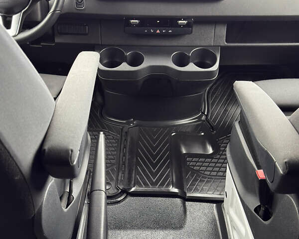 Белый Мерседес Sprinter, объемом двигателя 3 л и пробегом 207 тыс. км за 44500 $, фото 15 на Automoto.ua