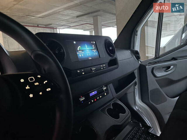 Белый Мерседес Sprinter, объемом двигателя 2 л и пробегом 250 тыс. км за 27900 $, фото 10 на Automoto.ua