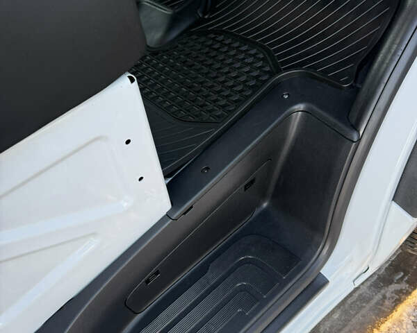 Белый Мерседес Sprinter, объемом двигателя 2 л и пробегом 195 тыс. км за 29999 $, фото 87 на Automoto.ua