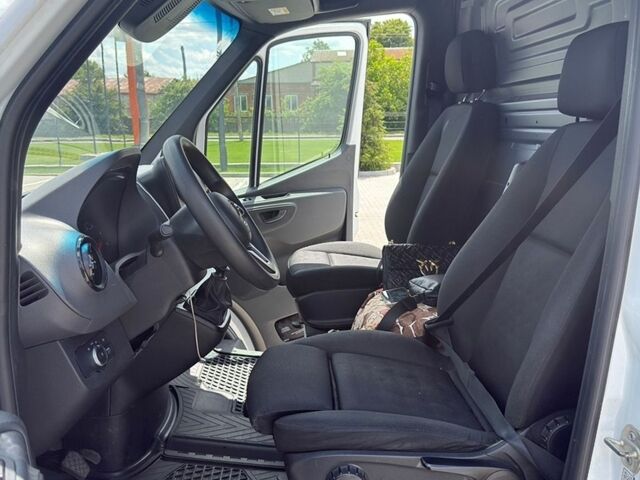 Белый Мерседес Sprinter, объемом двигателя 2.14 л и пробегом 323 тыс. км за 23000 $, фото 4 на Automoto.ua