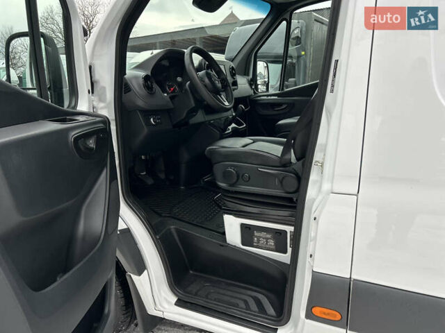 Белый Мерседес Sprinter, объемом двигателя 2 л и пробегом 140 тыс. км за 28999 $, фото 45 на Automoto.ua