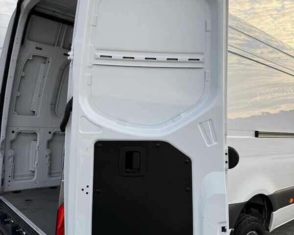 Белый Мерседес Sprinter, объемом двигателя 3 л и пробегом 6 тыс. км за 72000 $, фото 51 на Automoto.ua