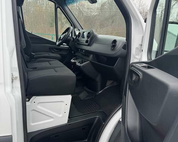 Белый Мерседес Sprinter, объемом двигателя 1.95 л и пробегом 254 тыс. км за 27200 $, фото 14 на Automoto.ua