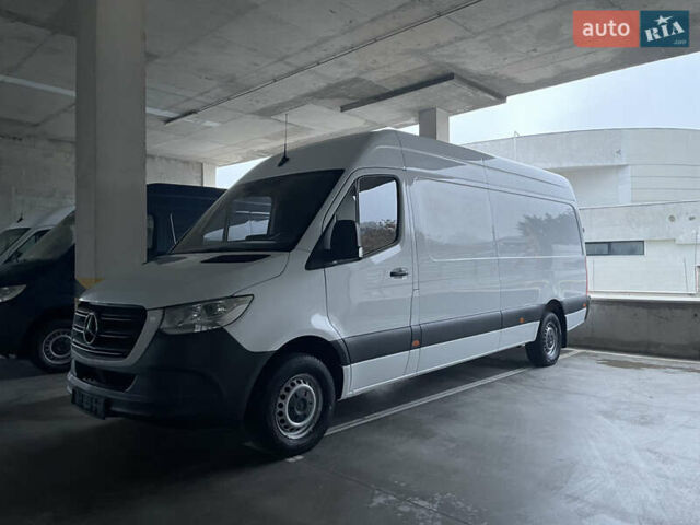 Белый Мерседес Sprinter, объемом двигателя 2 л и пробегом 250 тыс. км за 27900 $, фото 1 на Automoto.ua
