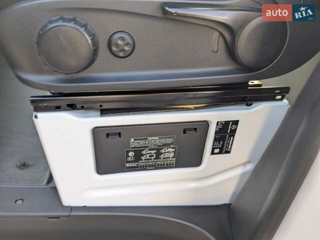 Білий Мерседес Sprinter, об'ємом двигуна 0 л та пробігом 40 тис. км за 17500 $, фото 8 на Automoto.ua