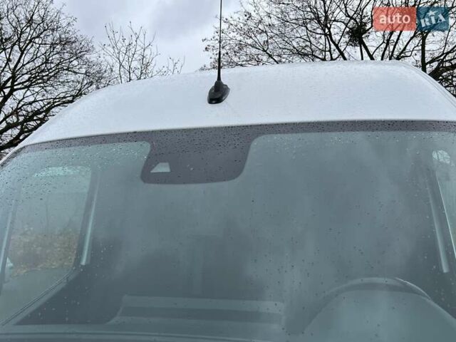 Белый Мерседес Sprinter, объемом двигателя 1.95 л и пробегом 300 тыс. км за 31999 $, фото 2 на Automoto.ua