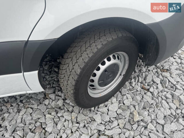 Белый Мерседес Sprinter, объемом двигателя 0 л и пробегом 335 тыс. км за 28500 $, фото 19 на Automoto.ua