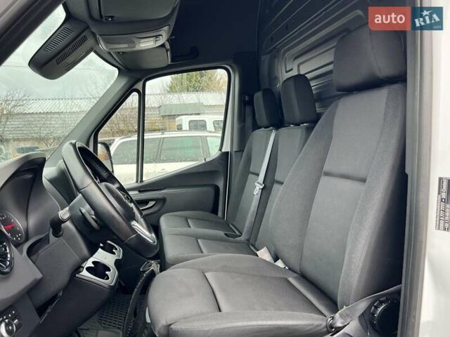 Белый Мерседес Sprinter, объемом двигателя 1.95 л и пробегом 300 тыс. км за 31999 $, фото 35 на Automoto.ua