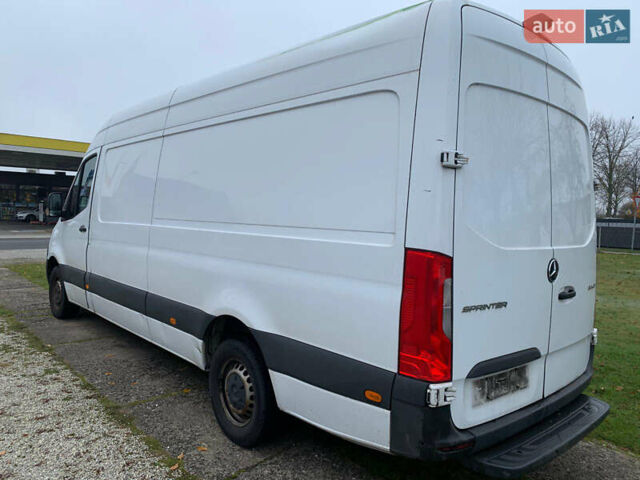 Белый Мерседес Sprinter, объемом двигателя 2.2 л и пробегом 179 тыс. км за 26900 $, фото 2 на Automoto.ua