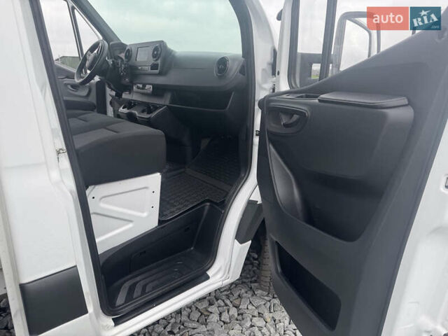 Белый Мерседес Sprinter, объемом двигателя 0 л и пробегом 335 тыс. км за 28500 $, фото 10 на Automoto.ua