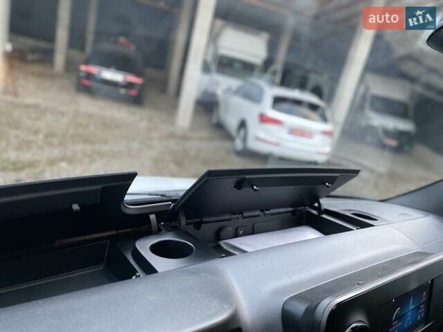 Белый Мерседес Sprinter, объемом двигателя 2.08 л и пробегом 231 тыс. км за 26999 $, фото 52 на Automoto.ua