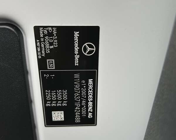 Белый Мерседес Sprinter, объемом двигателя 1.95 л и пробегом 300 тыс. км за 31999 $, фото 32 на Automoto.ua