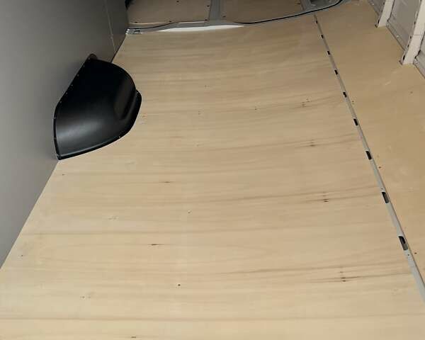 Белый Мерседес Sprinter, объемом двигателя 1.95 л и пробегом 300 тыс. км за 31999 $, фото 26 на Automoto.ua