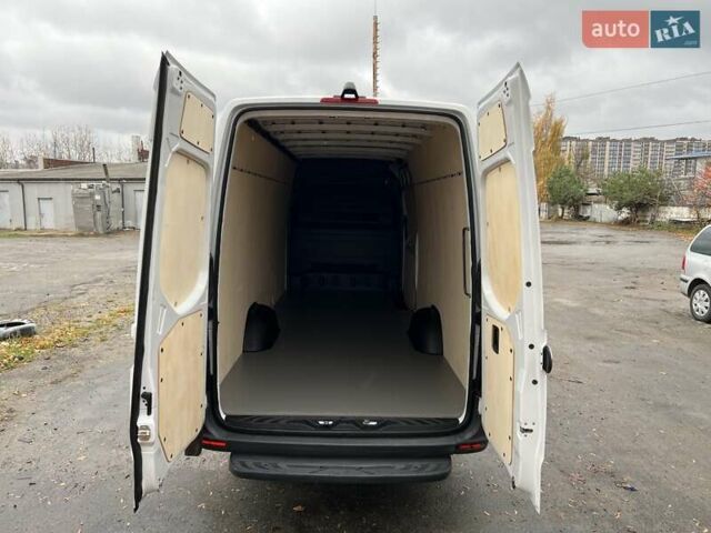 Белый Мерседес Sprinter, объемом двигателя 1.95 л и пробегом 300 тыс. км за 31999 $, фото 24 на Automoto.ua