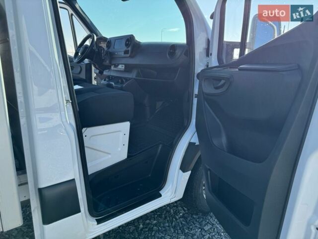 Белый Мерседес Sprinter, объемом двигателя 0 л и пробегом 335 тыс. км за 27900 $, фото 12 на Automoto.ua