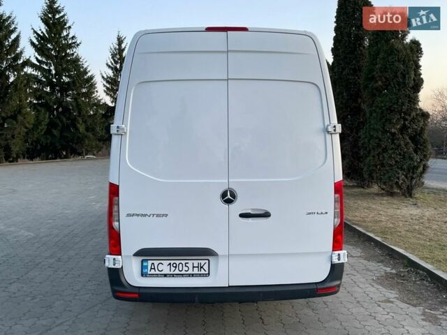 Белый Мерседес Sprinter, объемом двигателя 1.95 л и пробегом 192 тыс. км за 18900 $, фото 5 на Automoto.ua