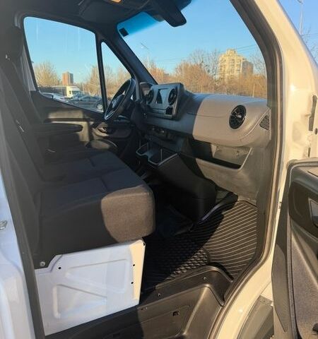 Белый Мерседес Sprinter, объемом двигателя 2 л и пробегом 211 тыс. км за 28750 $, фото 67 на Automoto.ua