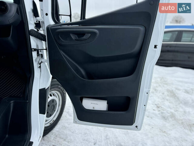 Белый Мерседес Sprinter, объемом двигателя 2.1 л и пробегом 263 тыс. км за 28500 $, фото 64 на Automoto.ua