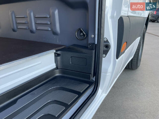 Белый Мерседес Sprinter, объемом двигателя 2 л и пробегом 155 тыс. км за 27900 $, фото 64 на Automoto.ua