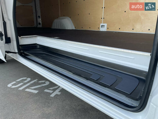 Белый Мерседес Sprinter, объемом двигателя 2 л и пробегом 155 тыс. км за 27900 $, фото 65 на Automoto.ua