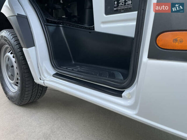 Белый Мерседес Sprinter, объемом двигателя 2 л и пробегом 155 тыс. км за 27900 $, фото 31 на Automoto.ua