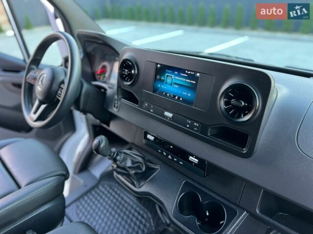 Белый Мерседес Sprinter, объемом двигателя 2 л и пробегом 293 тыс. км за 27200 $, фото 141 на Automoto.ua