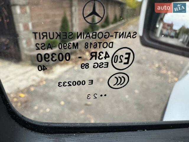 Белый Мерседес Sprinter, объемом двигателя 2 л и пробегом 302 тыс. км за 37900 $, фото 3 на Automoto.ua