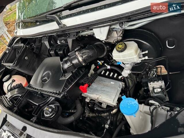 Белый Мерседес Sprinter, объемом двигателя 2 л и пробегом 302 тыс. км за 37900 $, фото 32 на Automoto.ua