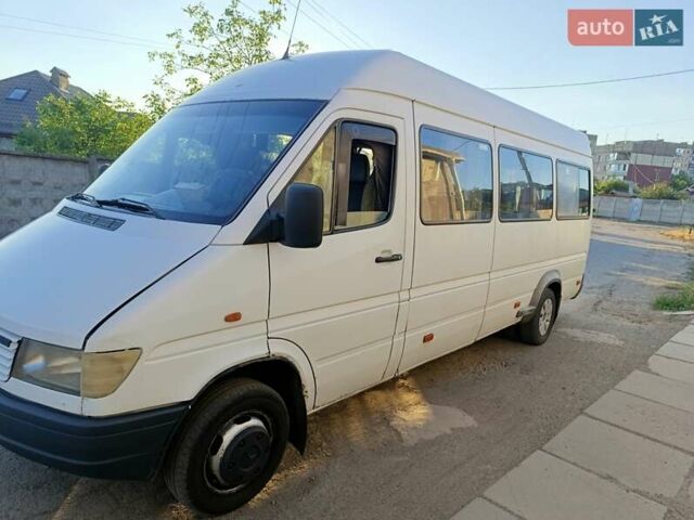 Белый Мерседес Sprinter, объемом двигателя 2.87 л и пробегом 1000 тыс. км за 8000 $, фото 2 на Automoto.ua