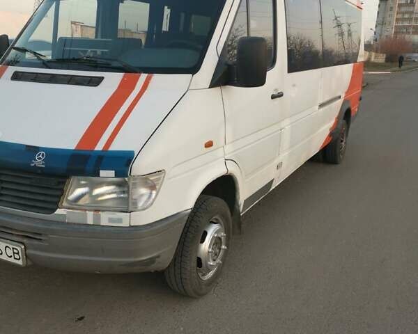 Белый Мерседес Sprinter, объемом двигателя 2.9 л и пробегом 285 тыс. км за 7500 $, фото 2 на Automoto.ua