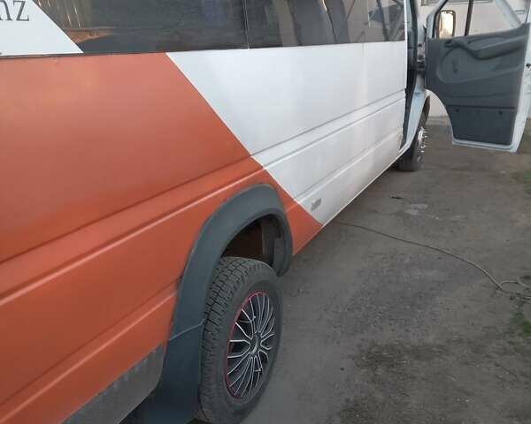 Белый Мерседес Sprinter, объемом двигателя 2.9 л и пробегом 285 тыс. км за 7500 $, фото 16 на Automoto.ua