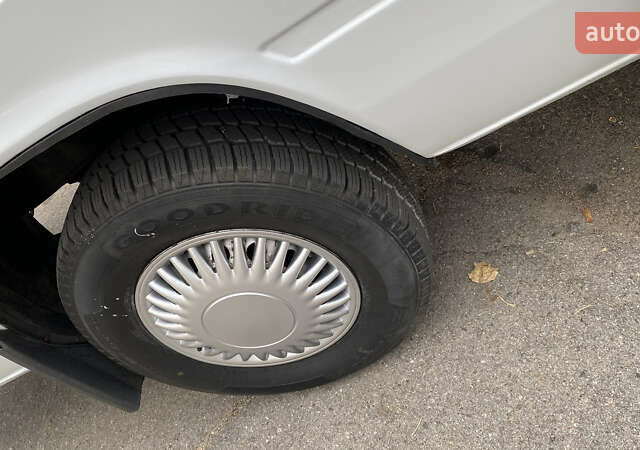 Белый Мерседес Sprinter, объемом двигателя 2.16 л и пробегом 600 тыс. км за 12500 $, фото 28 на Automoto.ua