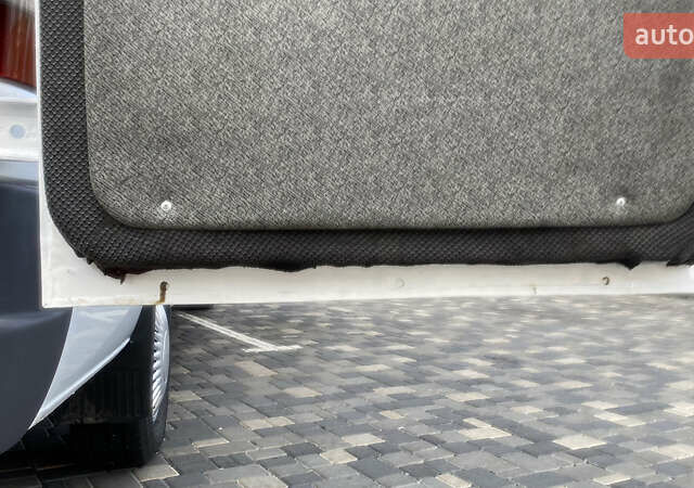 Белый Мерседес Sprinter, объемом двигателя 2.16 л и пробегом 600 тыс. км за 12500 $, фото 34 на Automoto.ua