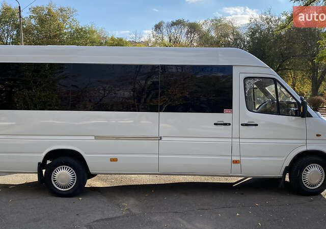 Белый Мерседес Sprinter, объемом двигателя 2.16 л и пробегом 600 тыс. км за 13200 $, фото 3 на Automoto.ua
